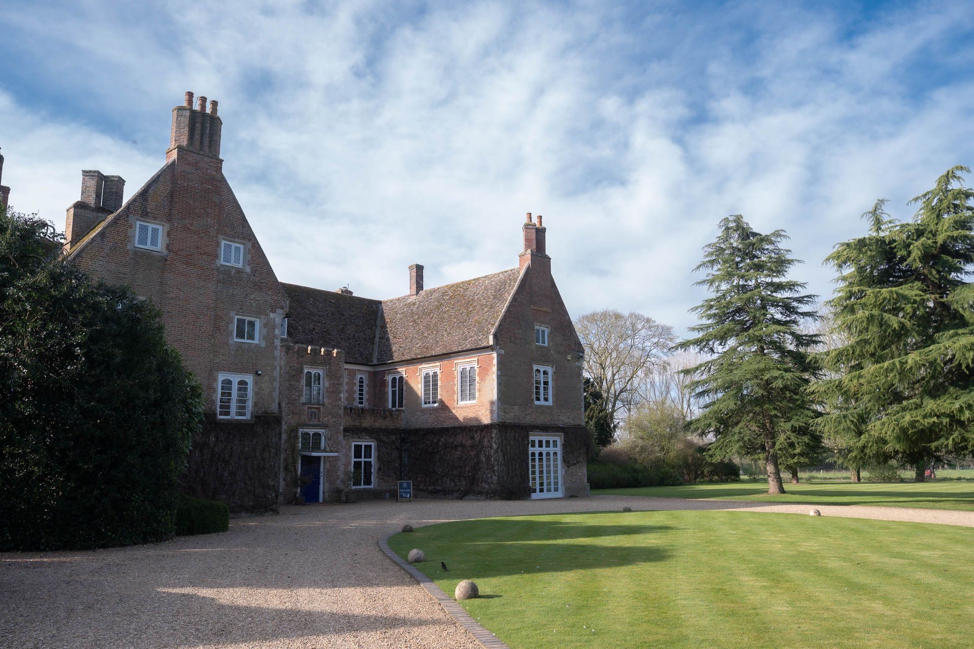 Couple kissing with a beautiful sunset at All Manor of Events Heffs Photography